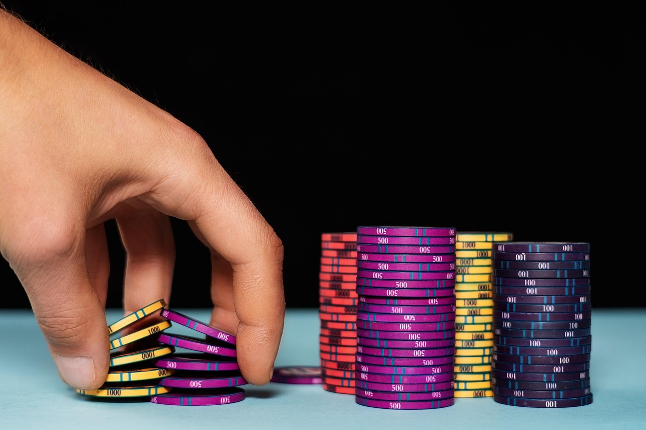 Slots, Poker, and the Real Math Behind iGaming Wins
