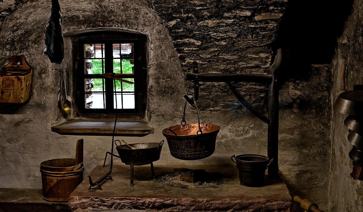 Safe cleaning methods for copper coins and bronze